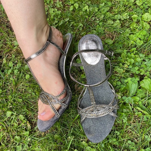 Le Chateau pewter jewelled heels - Picture 2 of 8